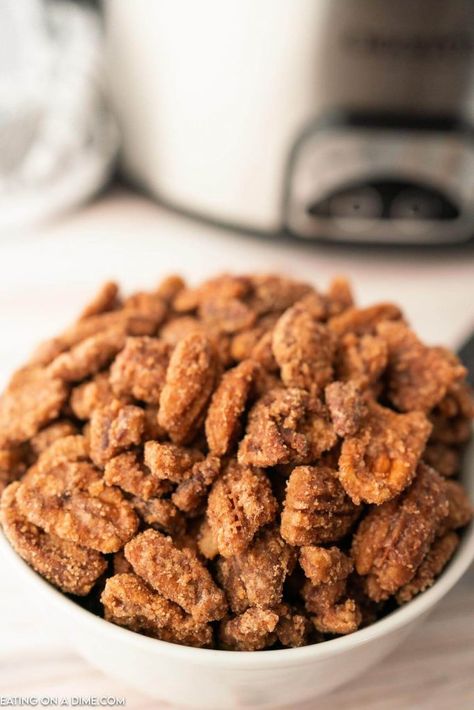 Crockpot Candy Pecans, Praline Pecans Recipe, Candied Pecans Easy, Classic Bread Pudding, Praline Pecans, Slow Cooker Candy, Candied Pecans Recipe, Crockpot Candy, Pecan Desserts