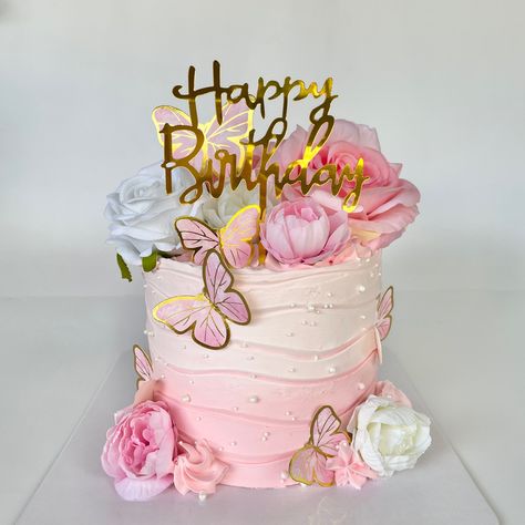 Butterfly Cake With Flowers, Butterfly Icing Cake, Rose Gold Cake With Butterflies, Pink Butterfly Birthday Cake, Pink Butterfly Cake, 50th Birthday Cake Images, Butterfly Theme Cake, 19th Birthday Cakes, Floral Cake Design