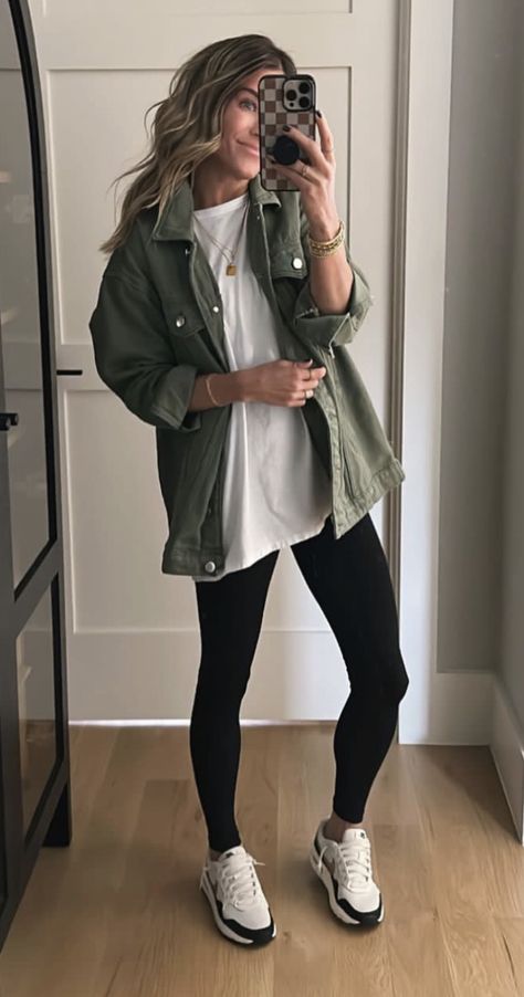 Sahm Outfits Midsize, 2024 Fall Casual Outfits Women, Bra With Jacket Outfit, Hip Mom Style, Easy Casual Outfits Winter, What Not To Wear To Work, 35 Yo Women Fashion, Fall Outfit Simple, Period Week Outfits