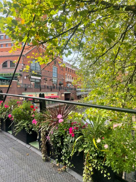 #birmingham #canal #aesthetic #england #uk Aesthetic England Pictures, Birmingham Aesthetic, Uk Summer Aesthetic, Canal Aesthetic, Birmingham Uk Aesthetic, Aesthetic England, Uk Birmingham, Birmingham Uk Aesthetic Night, Summer In England