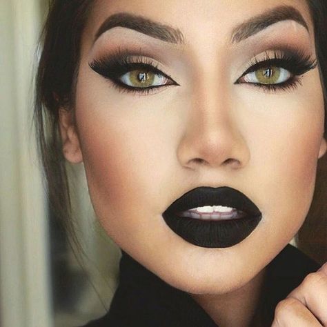 Plus, it makes people stand out too much. | 17 Pictures That Prove Black Lipstick Should Be Stopped Makeup Bibir, Fete Emo, Maquillage On Fleek, Drag Make-up, Dark Lipstick, Smink Inspiration, Black Eyeshadow, Black Lipstick, Beauty Make-up