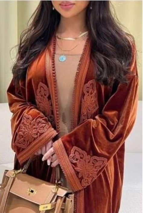 Moroccan Kimono, Moroccan Outfit, Orientation Outfit, Morrocan Fashion, Cultural Wear, Ramadan 2024, Estilo Hijab, Moroccan Clothing, Kaftan Designs