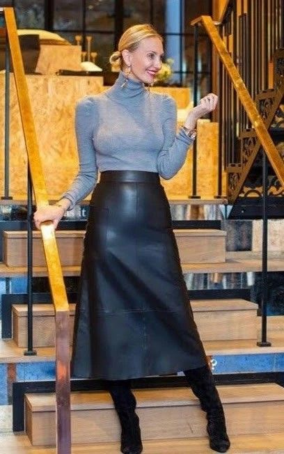 Pu Skirt Outfit, Long Leather Skirt Outfit Winter, Leather Long Skirt Outfit, Long Leather Skirt Outfit, Leather Skirt Outfit Winter, Long Leather Skirt, Leather Skirt Outfit, Leather Skirts, Stylish Work Attire