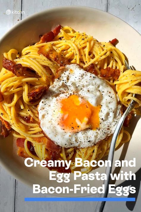 Some might argue that a “breakfast pasta” already exists, and that it goes by the name of carbonara. I mean, any pasta that features eggs, cheese, and salty pork products sounds like something you might enjoy for a luxurious breakfast. However, this pasta differs from a classic carbonara because it incorporates white cheddar cheese, crispy bacon, and a fried egg on top. #breakfastpasta #pastaideas #creamypasta #pastarecipes #breakfastideas #pastadishes Breakfast With Bacon, Egg Pasta Recipe, Resep Pasta, Linguine Pasta, Egg Pasta, Bacon Pasta, Pasta Ingredients, Rice Ingredients, Breakfast For Dinner