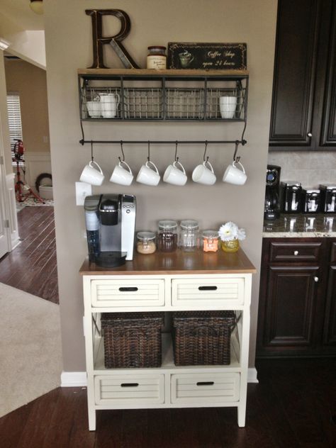 Coffee bar. This will be the highlight of my kitchen one day! Diy Home Decor For Apartments, Koti Diy, Bar In Casa, Home Coffee Stations, Apartment Decoration, Home Coffee Bar, Coffee Bar Home, Style At Home, Decor Minimalist