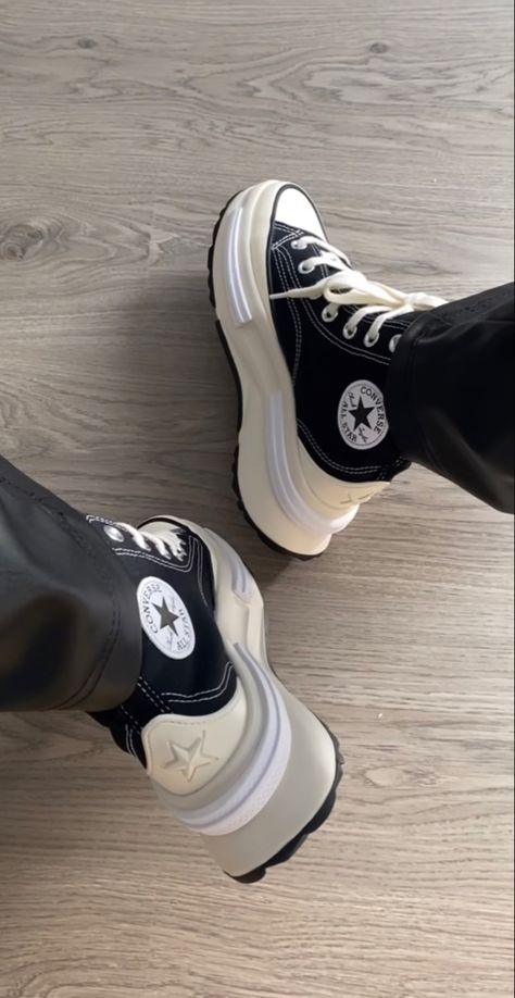 Converse Shoes Aesthetic Black, Converse Shoes Aesthetic, Nike Converse, All Stars Converse, Converse Run Star, Converse Style, Mens Boots Fashion, Karate Kid, Hype Shoes