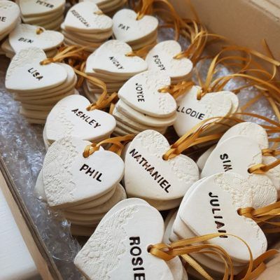 personalised wedding heart favours Heart Wedding Favors, Heart Favors, Ceramic Wedding, Homemade Wedding Favors, Clay Christmas Decorations, Creative Wedding Favors, Handmade Wedding Favours, Homemade Wedding, Air Dry Clay Projects