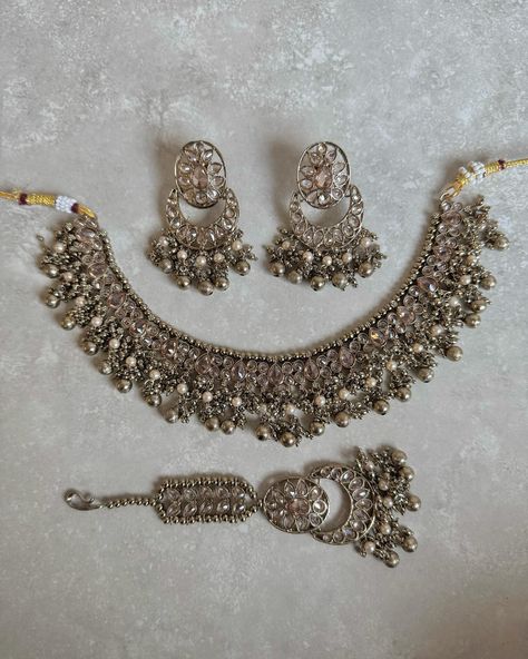 Check out the Suhani Set on our website! It’s perfect for girlies who want dainty sets!! . . . #sparkle#sparkly#statementjewelry#statements#pastels#indian#pakistani#girls#smallbusiness#htown#Desi#browngirls H Town, Pakistani Jewelry, Girls Jewelry, Statement Jewelry, Desi, Small Business, Sparkle, Pastel, Quick Saves