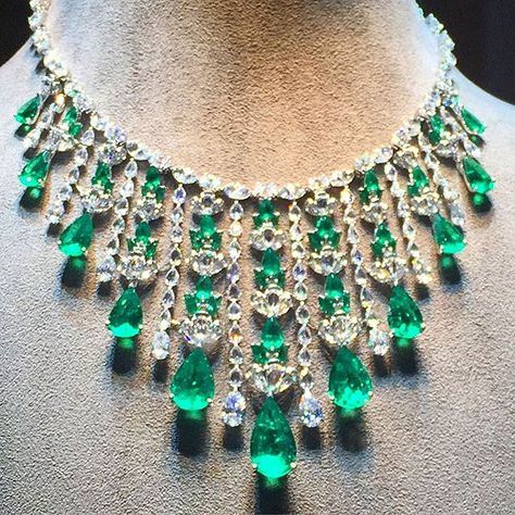 ✨Nirav Modi Jewels✨ ✨Seen at Biennale des Antiquaires, Outstanding Work✨… Nirav Modi Jewellery, Rp Outfits, Neck Pieces Jewelry, Expensive Diamond, Diamond Jewelry Set, Lotus Jewelry, Jewellery Sketches, Luxury Jewellery, Emerald Necklace