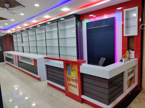 L Counter Design Shop, Mobile Shop Furniture Design, Mobile Showroom Interior Design, Counter Design Shop Retail Stores, Mobile Shop Counter Design, Showroom Counter Design, Medical Shop Interior Design, Shop Ceiling Design, Mobile Shop Design Interior