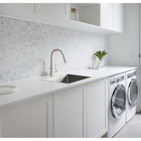 White Laundry Room, Dream Laundry Room, White Laundry, Laundry Room Layouts, Laundry Room Renovation, Laundry Design, Modern Laundry Rooms, Laundry Room Inspiration, Laundry Room Remodel