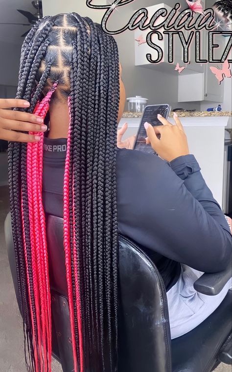 Pink Peekaboo Highlights Braids, Hot Pink Peekaboo Braids, Pikaboo Hair Color Braids, Black Braids With Pink Highlights, Peakaboobraids Pink And Black, Medium Knotless Box Braids With Color, Braids With Pink Highlights, Medium Knotless Braids With Color, Pink Peekaboo Braids