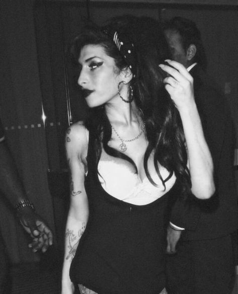 Amy Wine, Amy Winehouse Style, Amy W, Amazing Amy, Amy Winehouse, Wine Fridge, Her Music, Back To Black, Heavy Metal