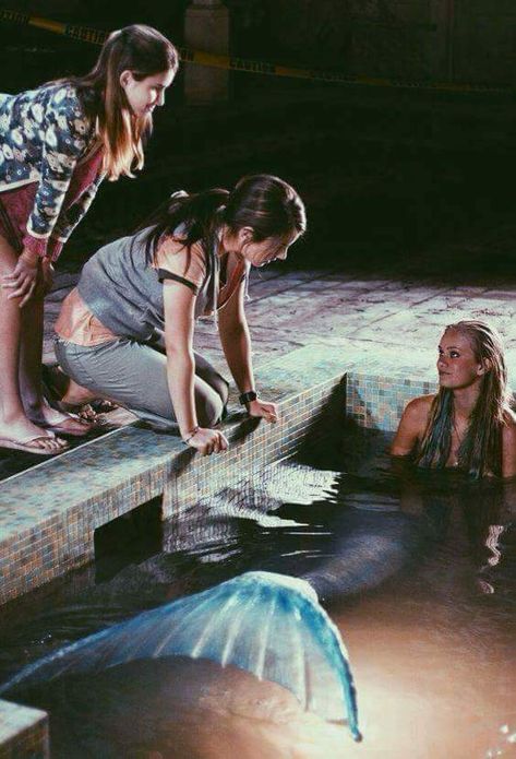 Aquamarine Necklace Movie, Aquamarine 2006, Aquamarine Mermaid, Aquamarine Movie, Mermaid Movie, Mermaid Movies, Chick Flick, H2o Mermaids, Mako Mermaids