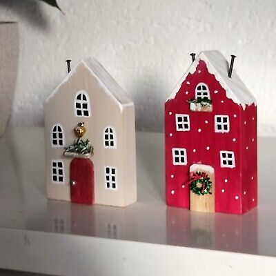 Wooden Houses Christmas Decoration, Wood House Ornaments, Wood Block Houses Christmas, Wooden Village Houses, Painted Wood Houses Craft, Christmas Wooden Houses Craft, Christmas Driftwood Houses, Christmas Wood Houses, Wood Christmas Crafts To Sell