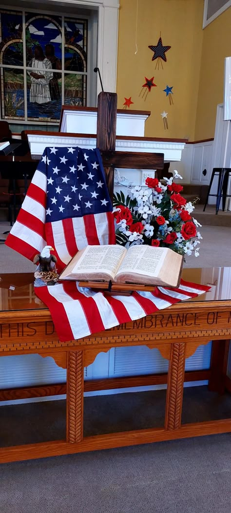 Memorial Day Centerpieces Diy, Fourth Of July Church Decorations, Memorial Day Display Ideas, Memorial Day Decorations For Church, Memorial Day Church Altar Decorations, Patriotic Church Decor, Summer Church Decorating Ideas, 4th Of July Church Decorations, Memorial Day Church Decorations