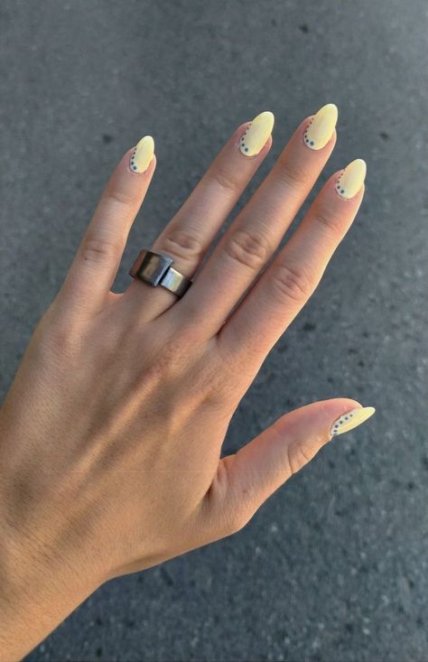 Light Blue Pokadot Nails, Nails With A Yellow Dress, Nails Art Yellow, Nail Blue And Yellow, Blue And Yellow Pastel Nails, Nail Inspo Summer Yellow, Round Yellow Nails, Yellow Nails With White Tips, Blue Nails With Yellow Flowers