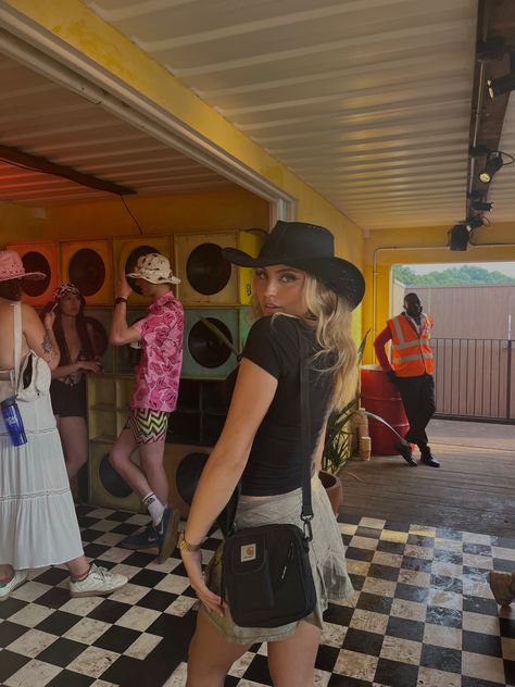 Festival outfit, cowboy, cowboy hat, cowboy boots, trending Cowboy Hat Festival Outfit, Hat Festival Outfit, Blonde Blonde Hair, Outfit Cowboy, Cowboy Hat, Festival Outfit, Cowboy Boots, Cowboy Hats, Blonde Hair