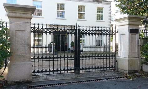 Terrace House Front Garden, Drive Gates, Cast Iron Gates, Main Gates, Manor Garden, English Cottages, Entrance Gate, Front Fence, Iron Gate Design