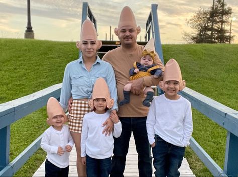 Space Themed Family Costumes, Cone Heads Costume, Cone Head Costume, Coneheads Costume, Alien Family Halloween Costume, Astronaut And Alien Costume Family, Abducted By An Alien Costume, Group Costumes Halloween, Halloween Costumes Family