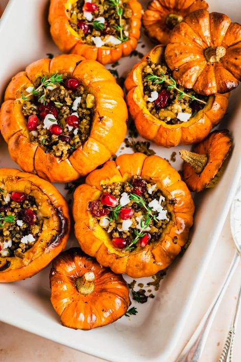 VEGAN STUFFED PUMPKINS WITH QUINOA – Seasonal Vegan Recipes, Quinoa Stuffing, Savory Quinoa, Stuffed Pumpkins, Easy Thanksgiving Dinner, Roast Gravy, Lunch At Home, Stuffed Pumpkin, Refreshing Salads