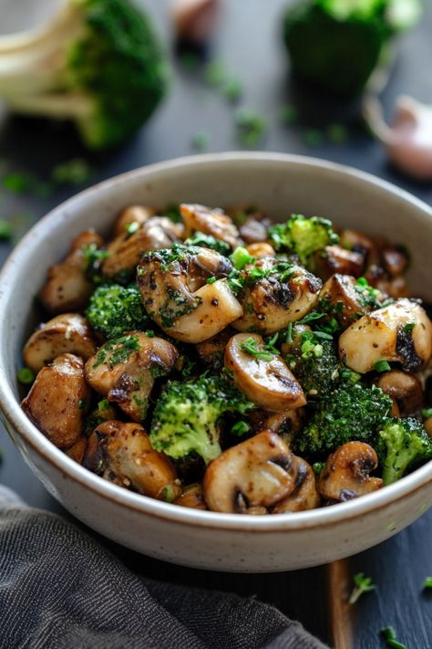 Sautéed mushrooms and broccoli in a bowl, garnished with herbs. Vegetarian No Carb Meals, No Carb Vegetarian Recipes, Low Carb Vegan Dinner, No Carb Meals, Vegan Dinner Ideas, Vegan Sushi Rolls, Vegan Pad Thai, Lentil Loaf, Healthy Vegan Dinner