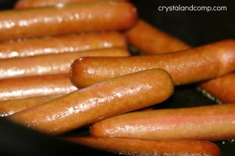 cooked hotdogs in the crockpot Hotdogs In Crockpot Slow Cooker, Hot Dogs In A Crockpot, Crockpot Hotdogs Recipes, Hotdogs In Crockpot, Crockpot Hotdogs, Boiled Hot Dogs, Clean Tub, Cookout Ideas, Cabin Food