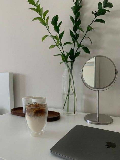 Study Desk Decor, Uni Room, Cream Aesthetic, Aesthetic Coffee, Study Desk, Foto Ideas Instagram, Aesthetic Images, Room Aesthetic, Fashion Room