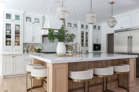 Maplewood Kitchen Remodel Reveal Feminine Kitchen Ideas, Mediterranean Homes Interior Design, Art In Kitchen, Renovate Kitchen, Kitchen 2024, House Makeovers, Hall Kitchen, Classy Bedroom, Dream Kitchens Design