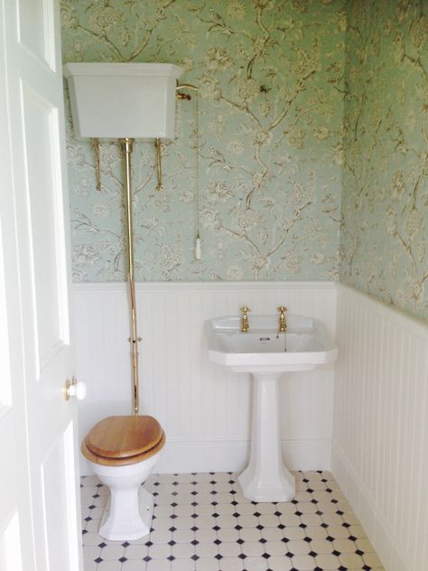 Old Fashioned Toilet, European Toilet, Trey Songs, Vintage Toilet, Toilet Shelves, Victorian Home Decor, Guest Toilet, Basement Bathroom, Beach Bathrooms