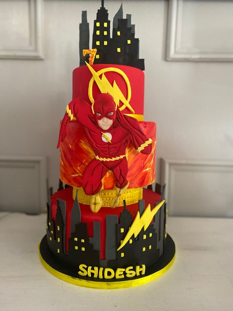 Designs by Tanya Lee The Flash Cake Ideas, Flash Superhero Cake, The Flash Cake, Justice League Cake, Flash Birthday Cake, Joshua Birthday, Dc Cake, Iron Man Birthday Party, Flash Cake