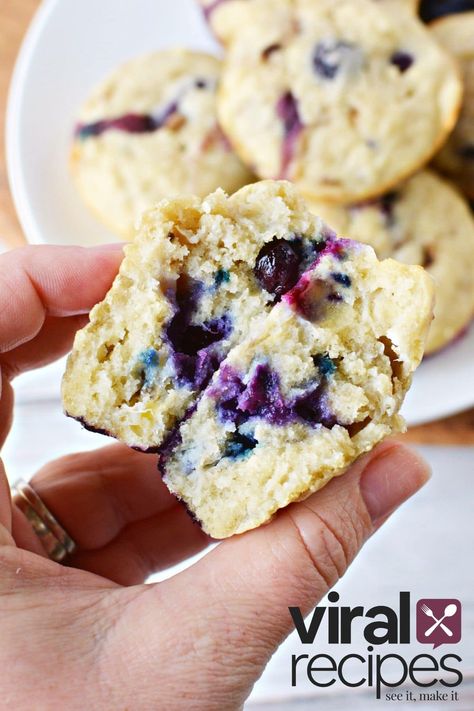 Dog Friendly Muffins, Muffins For Dogs, Dog Friendly Food, Dog Muffins Recipe, Dogs Tiktok, Easy Cherry Cobbler, Blueberry Dump Cake, Blueberry Dump Cake Recipes, Dog Muffins