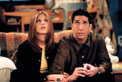 Aw! Jennifer Aniston Reveals What Rachel and Ross's Relationship Status Would Be Today Rachel Green Hair, Best Tv Couples, Ross And Rachel, Friends (tv Series), David Schwimmer, Ross Geller, Friends Tv Series, Friends Moments, Matthew Perry