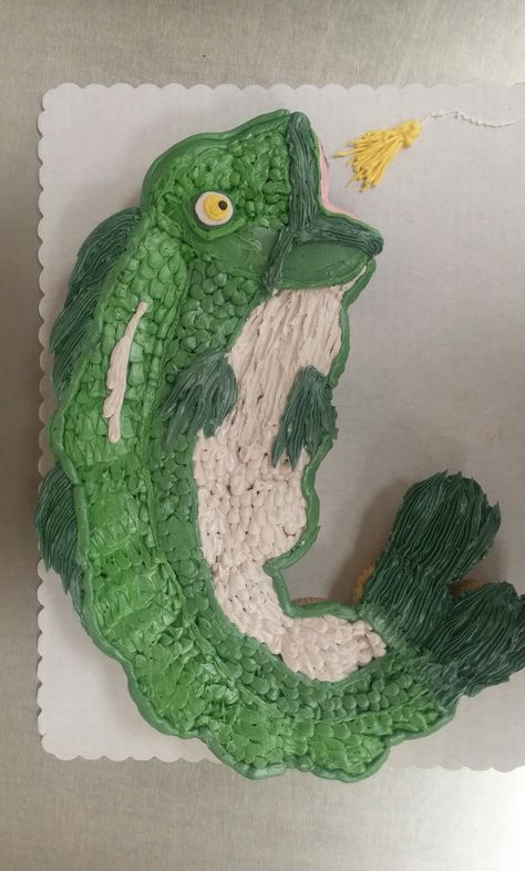 24 ct bass fish cupcake cake Cupcake Shapes, Pull Aparts, Fishing Cupcakes, Fish Birthday, Pull Apart Cupcake Cake, Ideas Cupcakes, Pull Apart Cake, Decorated Cupcakes, Cake Pulls