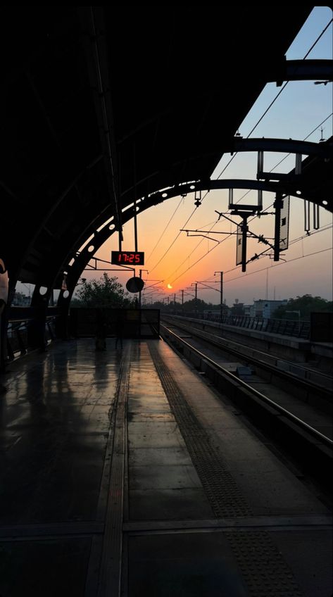 Evening Asthetic Snap, Chennai Aesthetic Pictures, Chennai City Photography, Train Pictures Aesthetic, Pune Snapchat Stories, Chennai Aesthetic, Namma Chennai, Delhi Aesthetic, Skies Aesthetic