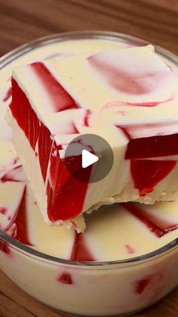 Strawberry Gelatin Dessert, Milk And Strawberry, Milk Jelly, Jello Dessert Recipes, Jelly Desserts, Milk Dessert, Strawberry Dessert, Strawberry Jelly, Dessert Simple