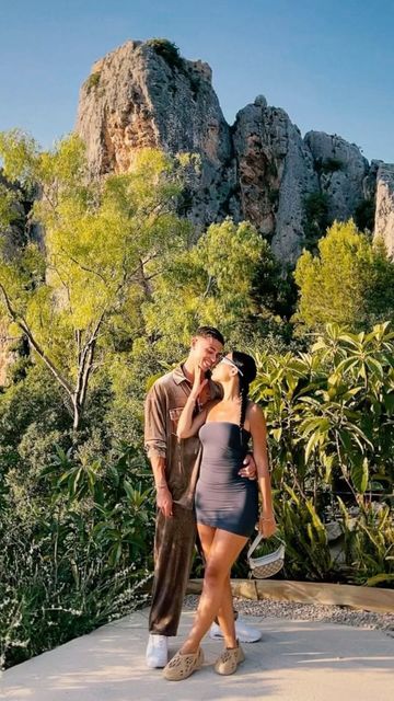 Couples Vacation Poses, Cute Couple Poses Instagram, Couple Poses Vacation, Rich Couples Luxury, Black Couple Poses, Aesthetic Couple Poses, Black Couple Outfits, Couple Content, Your Truly