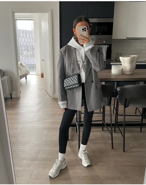 Oversized Blazer And Hoodie Outfit, Blazer Hoodie And Leggings Outfit, Hoodie Chic Outfit, Short Grey Jacket Outfit, Blazer With Sweatshirt, Oversized Shirt Winter Outfit, Athleisure Outfits Office, Grey Sweatsuit Outfits Women, Zebra Yeezy Outfit Women