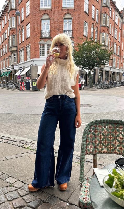 French Girl Style Spring 2024, Bohemian Mom Aesthetic, Boho French Style Outfit, Summer Internship Outfit Casual, French Boho Fashion, Swedish Street Style Summer, 70s Fashion Aesthetic Women, French Rock Style, Nancy Meyers Style Clothes