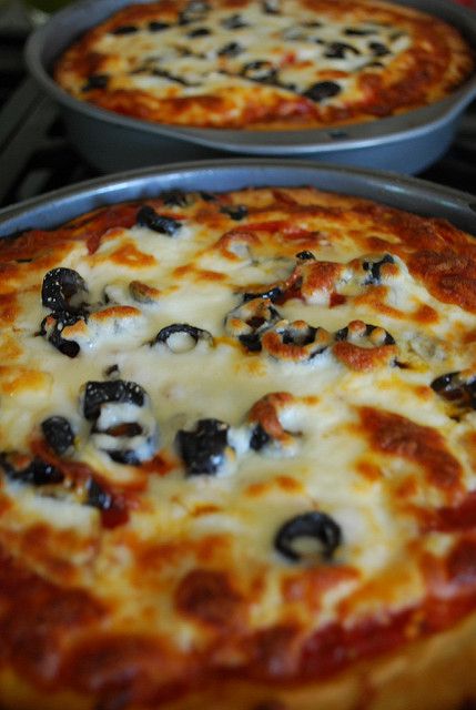 Homemade Pan Pizza Recipe, Pizza Hut Pan Pizza, Deep Dish Pizza Recipe, Pizza Roll, Pasta Pizza, Pizza Recipes Homemade, Deep Dish Pizza, Think Food, Pan Pizza