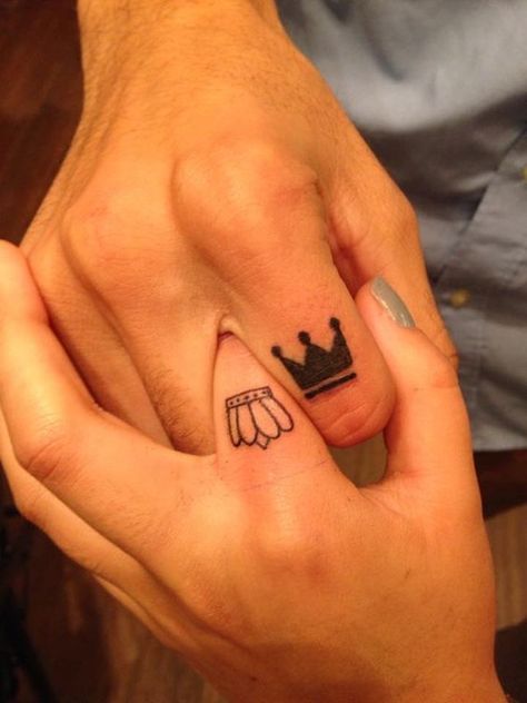 index-finger-crowns Music Tattoo Designs Men, King Crown Tattoo, Becoming A Tattoo Artist, Crown Tattoo Design, Chic Tattoo, Queen Tattoo, Small Tattoos With Meaning, Music Tattoo Designs, Crown Tattoo