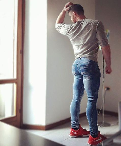 Men's fashion Superenge Jeans, Hot Jeans, Tights Outfit, Boys Jeans, Mens Casual Outfits, A Man, Mens Jeans, Mens Outfits