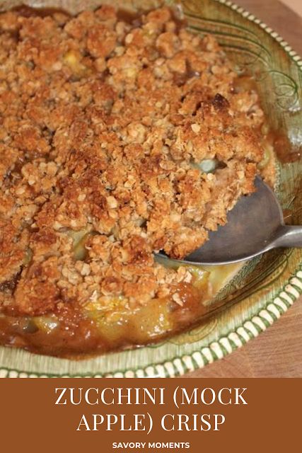 This mock apple crisp is made with zucchini and your family and friends will probably never guess that they are eating summer squash in their dessert. Zucchini Apple Crisp, Mock Apple Crisp, Mock Apple Pie, Zucchini Desserts, Zucchini Recipes Dessert, Zucchini Crisps, Recipe Zucchini, I Am Baker, Apple Pie Recipe