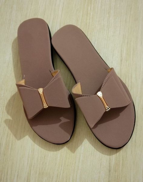 Nice Slippers For Ladies, Ladies Palm Slippers, Handmade Footwear For Ladies, Ladies Slippers New Design, Handmade Slippers For Ladies, Leather Slippers For Ladies, Leather Slippers Woman, Trendy Slippers For Women, Slippers Womens Flats