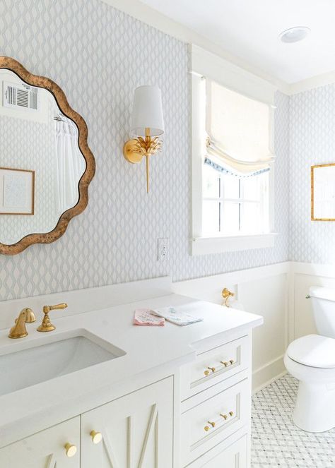 Preppy bathroom in white and light blue.