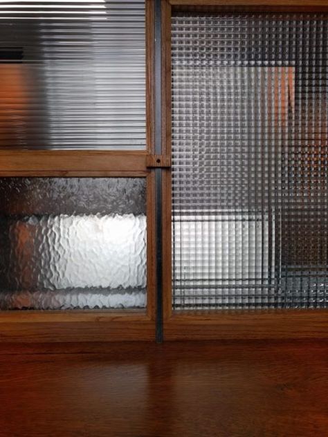 Cross Reed, Reeded and Ribbed Glass - Design Plus London Cross Reeded Glass Door, Reed Glass Door, Ribbed Glass Door, Reeded Glass Kitchen, Vestibule Door, Reeded Glass Door, Glass Partition Designs, Glass Kitchen Cabinets, Reeded Glass