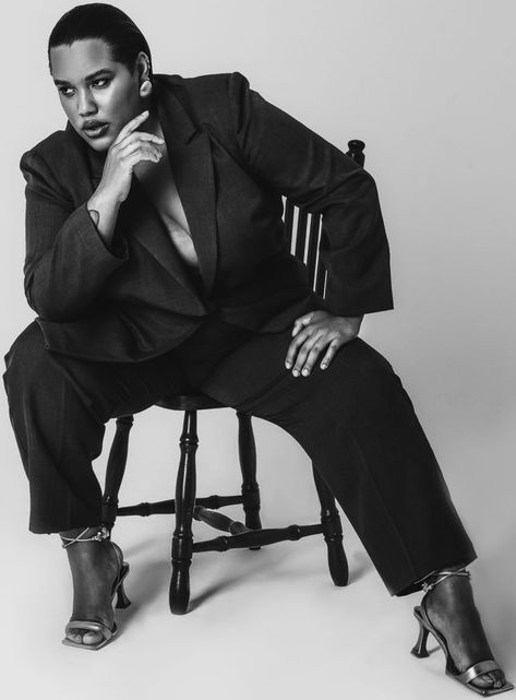 Women In Suites Photoshoot, Plus Size Portfolio Shoot, Plus Size Editorial Fashion, Photoshoot Plus Size Photography Poses, Plus Size Portrait Photography, Photoshoot Ideas Plus Size, Plus Size Fotografie, Plus Size Photography Poses, Plus Size Photo Shoot Ideas