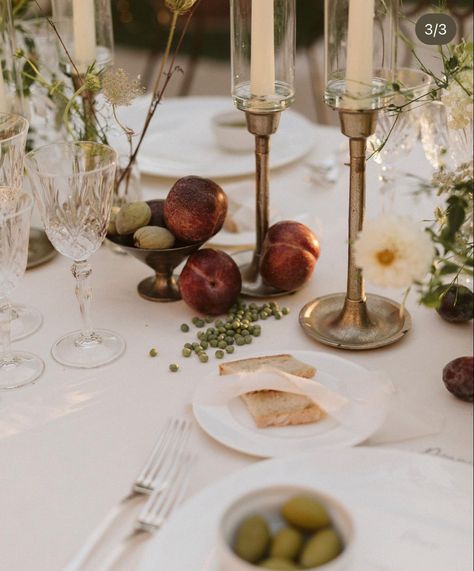 Italian Dinner Table, Wedding In Rome, Vintage Italian Wedding, Summer Cherries, Curated Wedding, Modern Minimalist Wedding, Italian Decor, Villa Wedding, Christmas Lunch