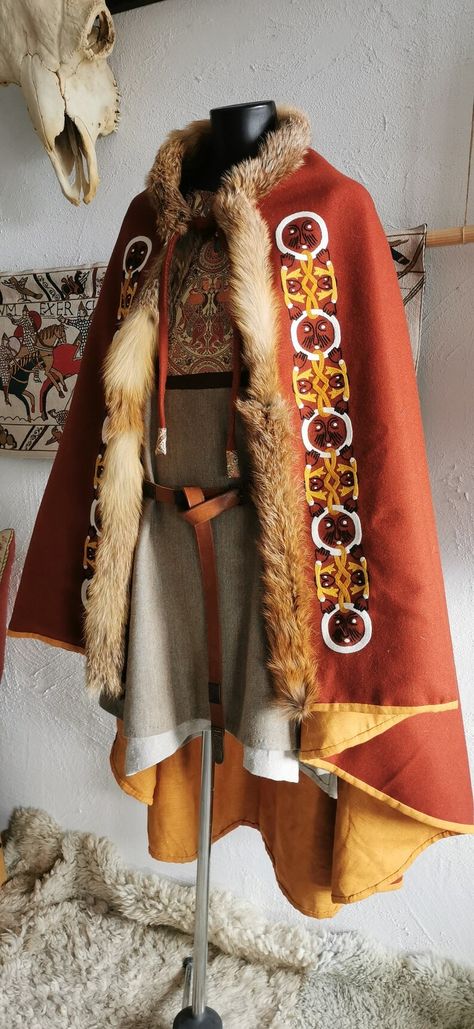 NornasMysteryCraft Fantasy Culture Clothing, Cold Weather Fantasy Outfits, Norse Outfits, Dnd Winter Clothes, Nordic Character Design, Medieval Winter Clothes, Winter Fantasy Clothing, Adventure Clothes Fantasy, Fantasy Winter Clothes