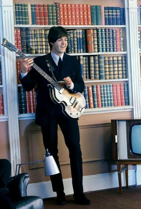 CUTIE PAULIE ❤🎸❤ Stuart Sutcliffe, Beatles Christmas, Ed Sullivan Show, Jane Asher, Beatles Photos, Beatles Pictures, Sir Paul, Beatles Fans, King Of Pop